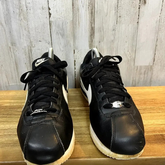 Nike Cortez Men\'s Size 9 Basic Leather‎ Black & White Low Top Sneakers